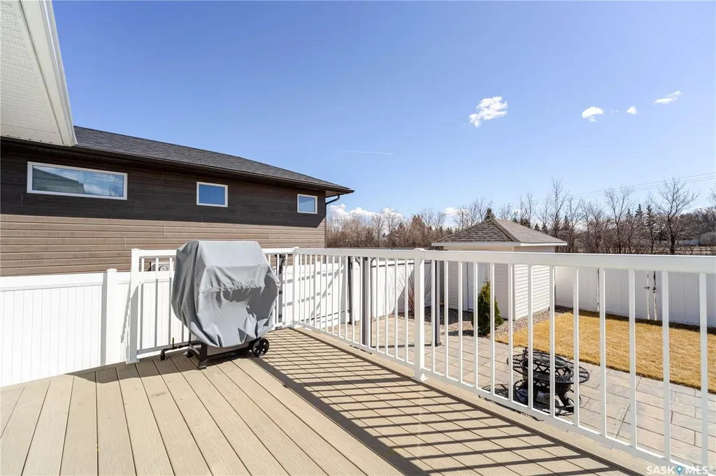 1007 Maplewood Drive Moose Jaw SK S6J 0B6