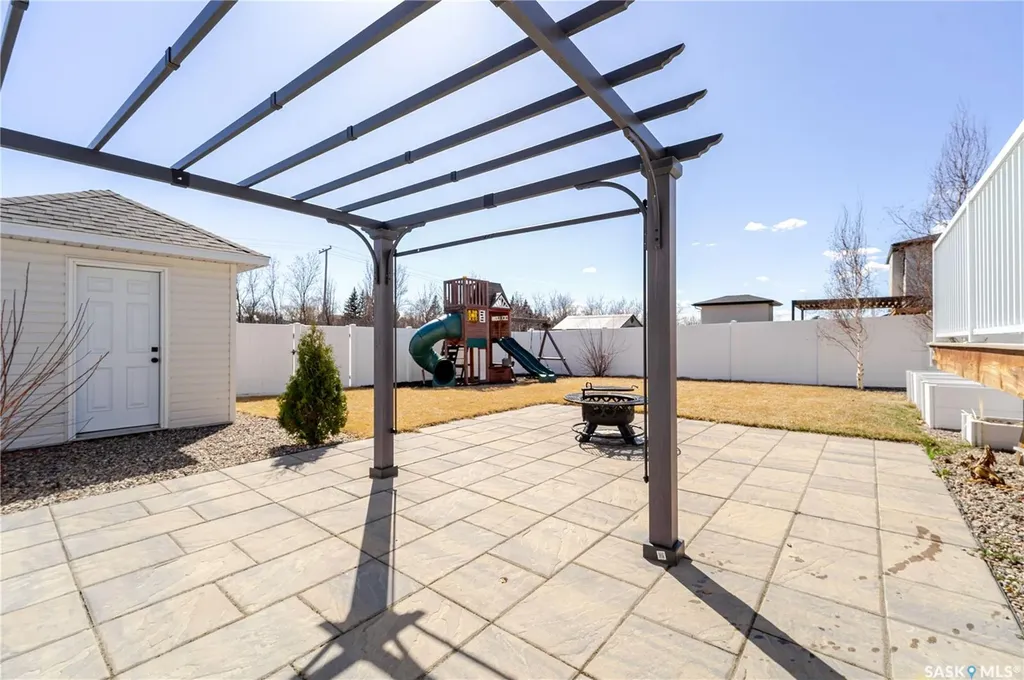 1007 Maplewood Drive Moose Jaw SK S6J 0B6