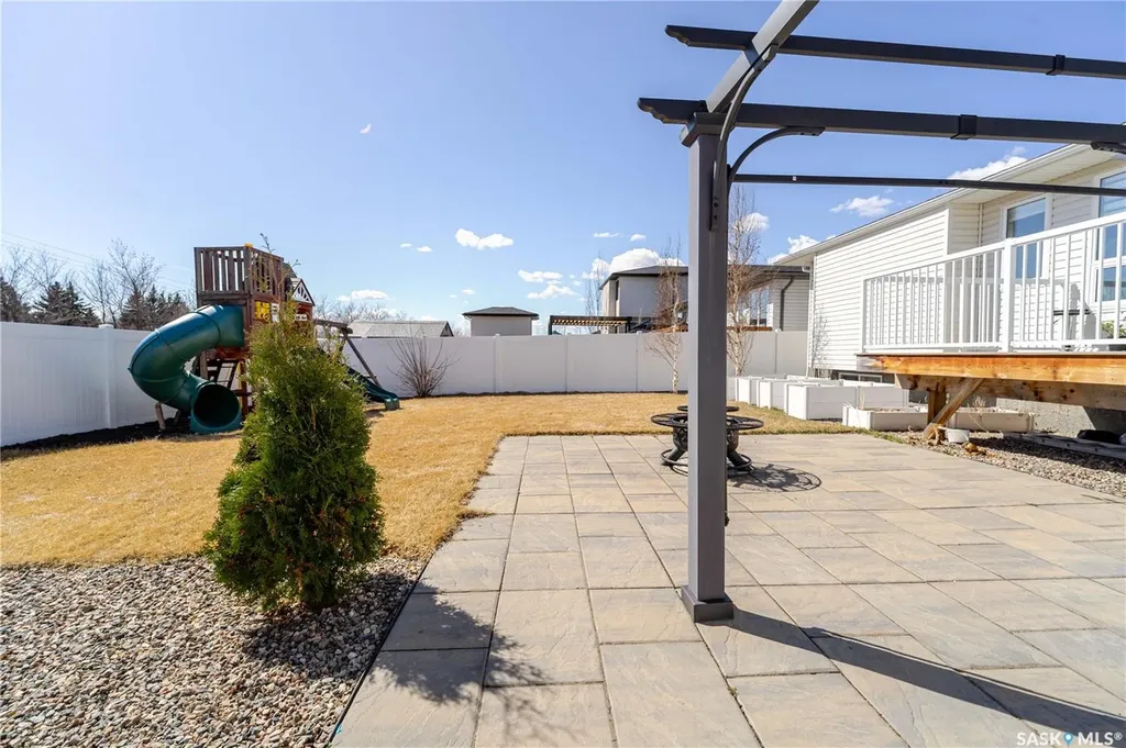 1007 Maplewood Drive Moose Jaw SK S6J 0B6