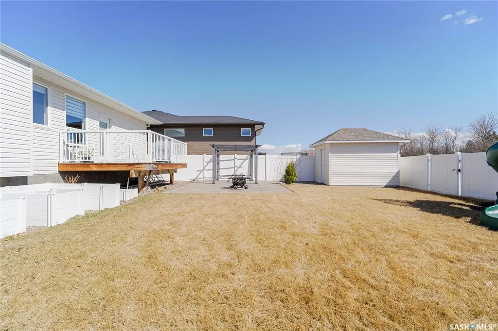 1007 Maplewood Drive Moose Jaw SK S6J 0B6