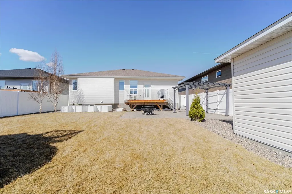 1007 Maplewood Drive Moose Jaw SK S6J 0B6