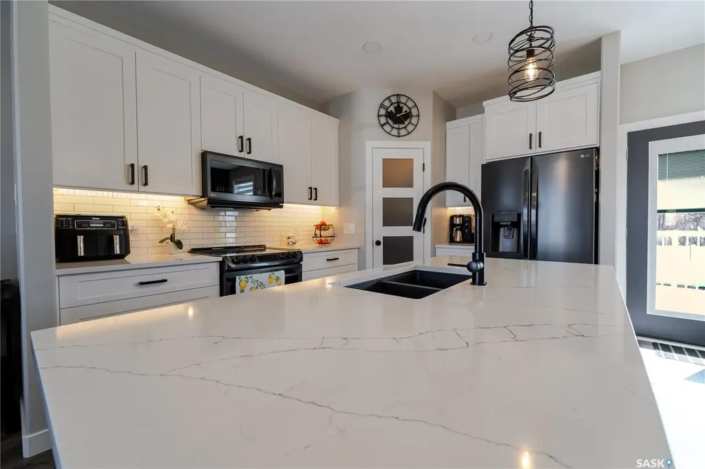 1007 Maplewood Drive Moose Jaw SK S6J 0B6