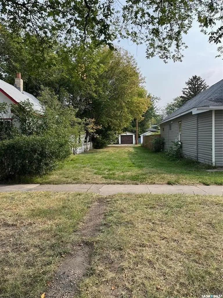 320 J Avenue S Saskatoon SK S7M 2A5
