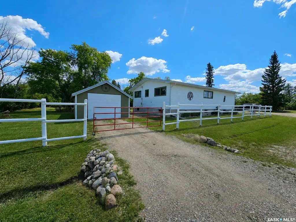 406 & 408 Mary Street Tramping Lake SK S0K 4H0