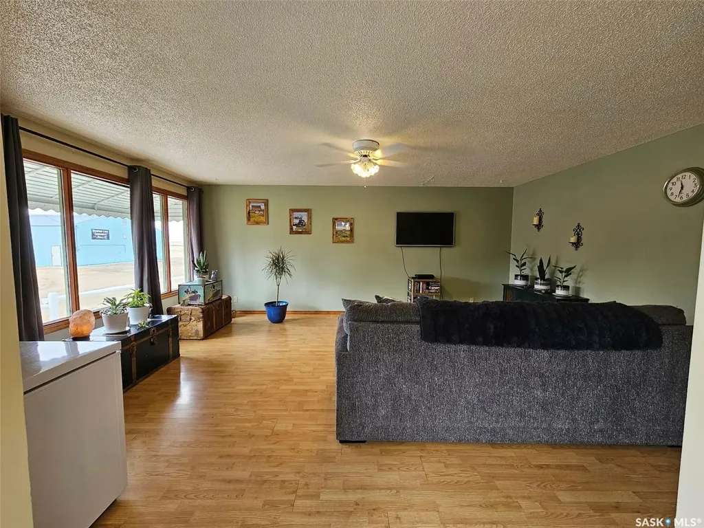 406 & 408 Mary Street Tramping Lake SK S0K 4H0