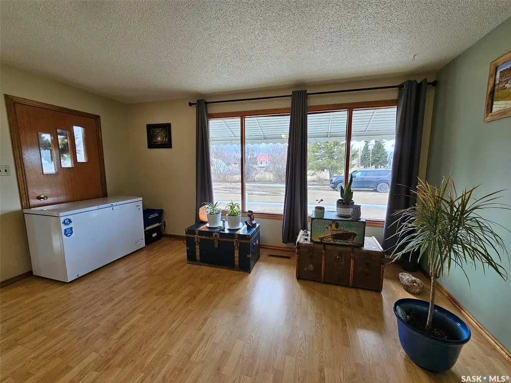 406 & 408 Mary Street Tramping Lake SK S0K 4H0