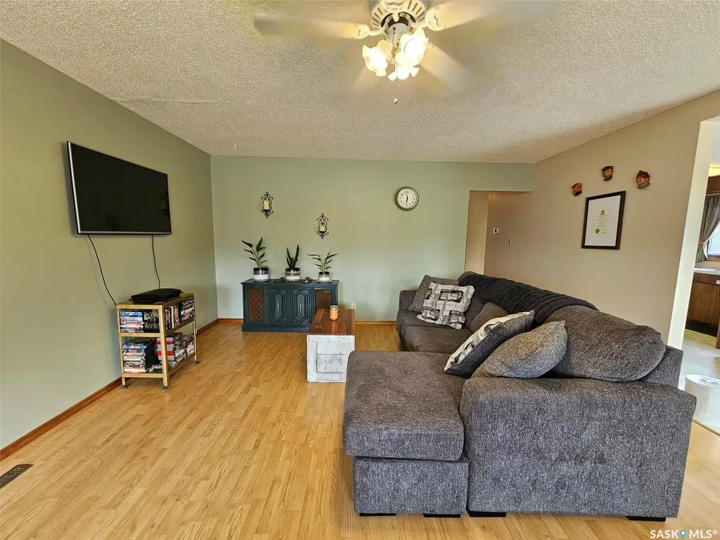 406 & 408 Mary Street Tramping Lake SK S0K 4H0