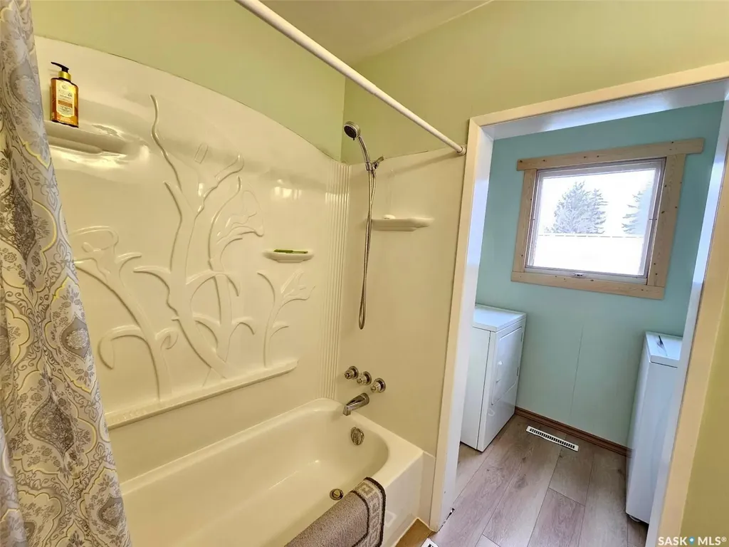 406 & 408 Mary Street Tramping Lake SK S0K 4H0