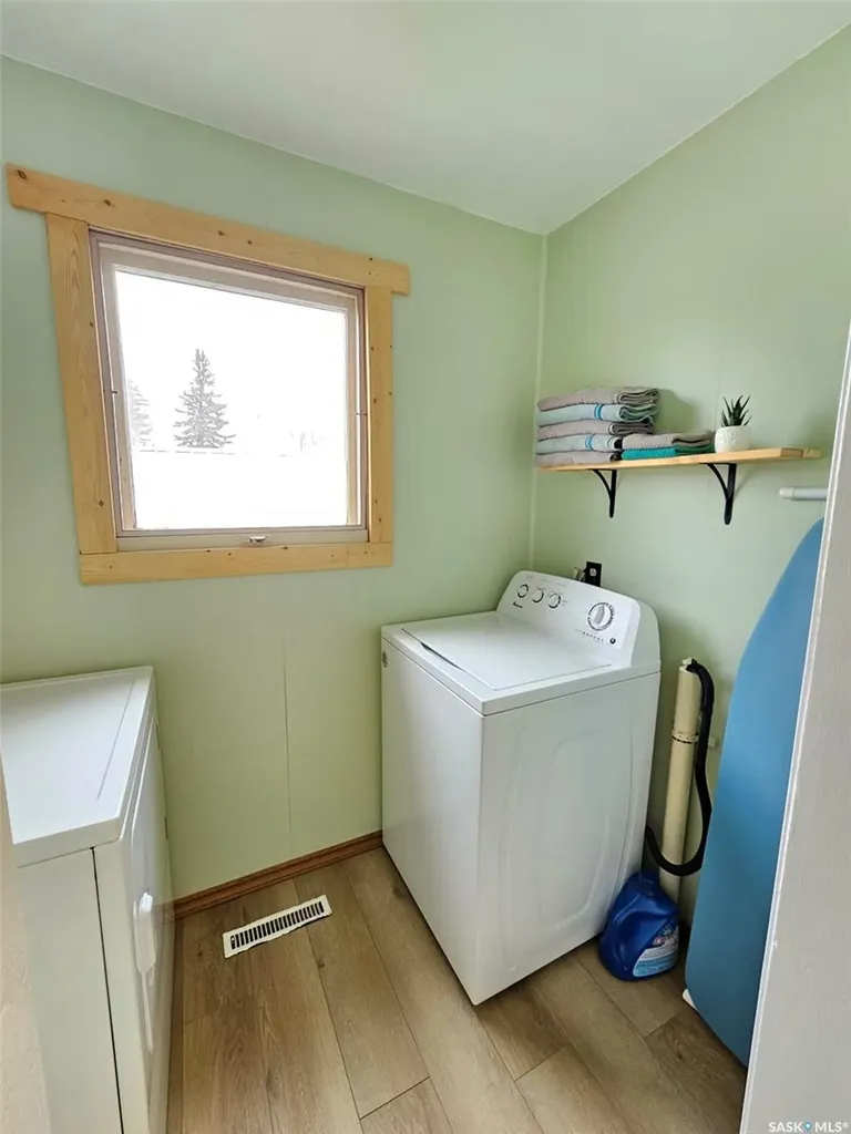406 & 408 Mary Street Tramping Lake SK S0K 4H0