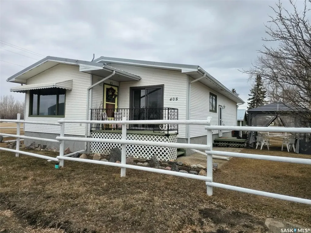406 & 408 Mary Street Tramping Lake SK S0K 4H0