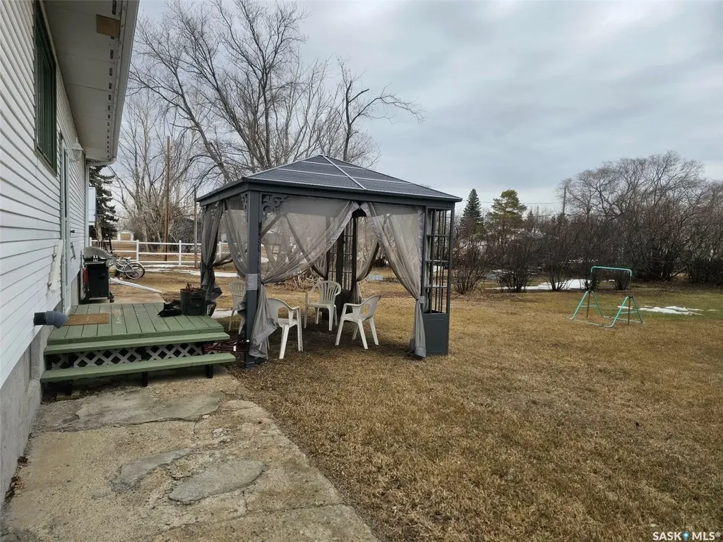 406 & 408 Mary Street Tramping Lake SK S0K 4H0