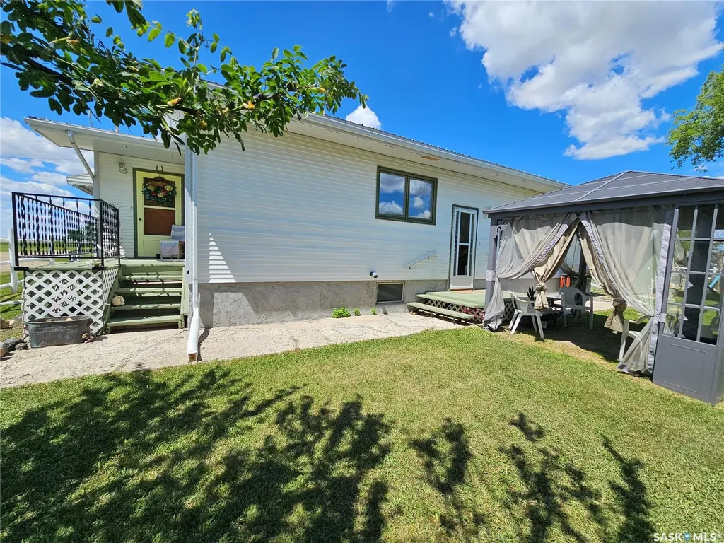 406 & 408 Mary Street Tramping Lake SK S0K 4H0