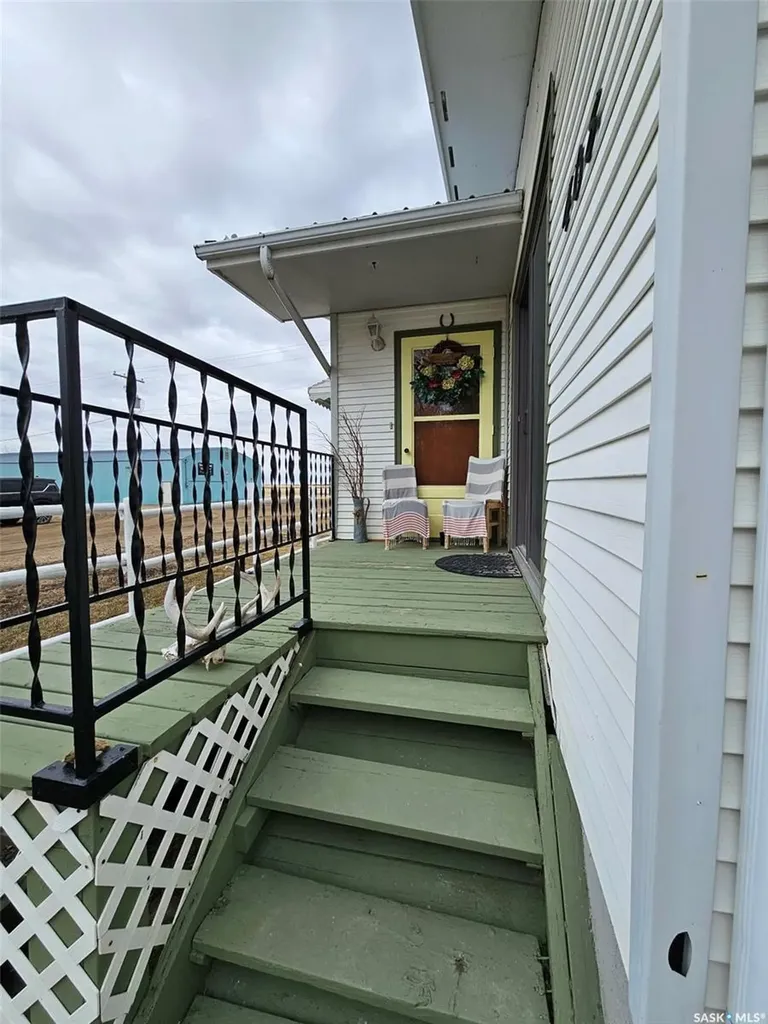 406 & 408 Mary Street Tramping Lake SK S0K 4H0