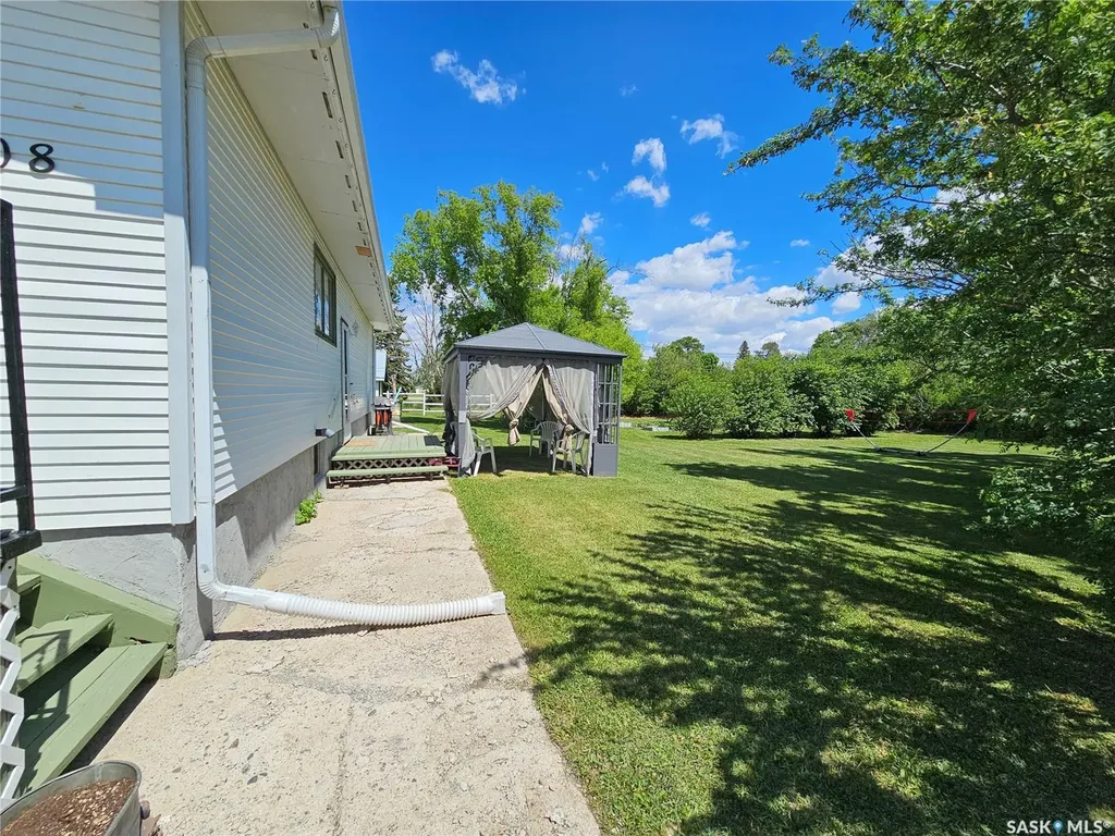 406 & 408 Mary Street Tramping Lake SK S0K 4H0