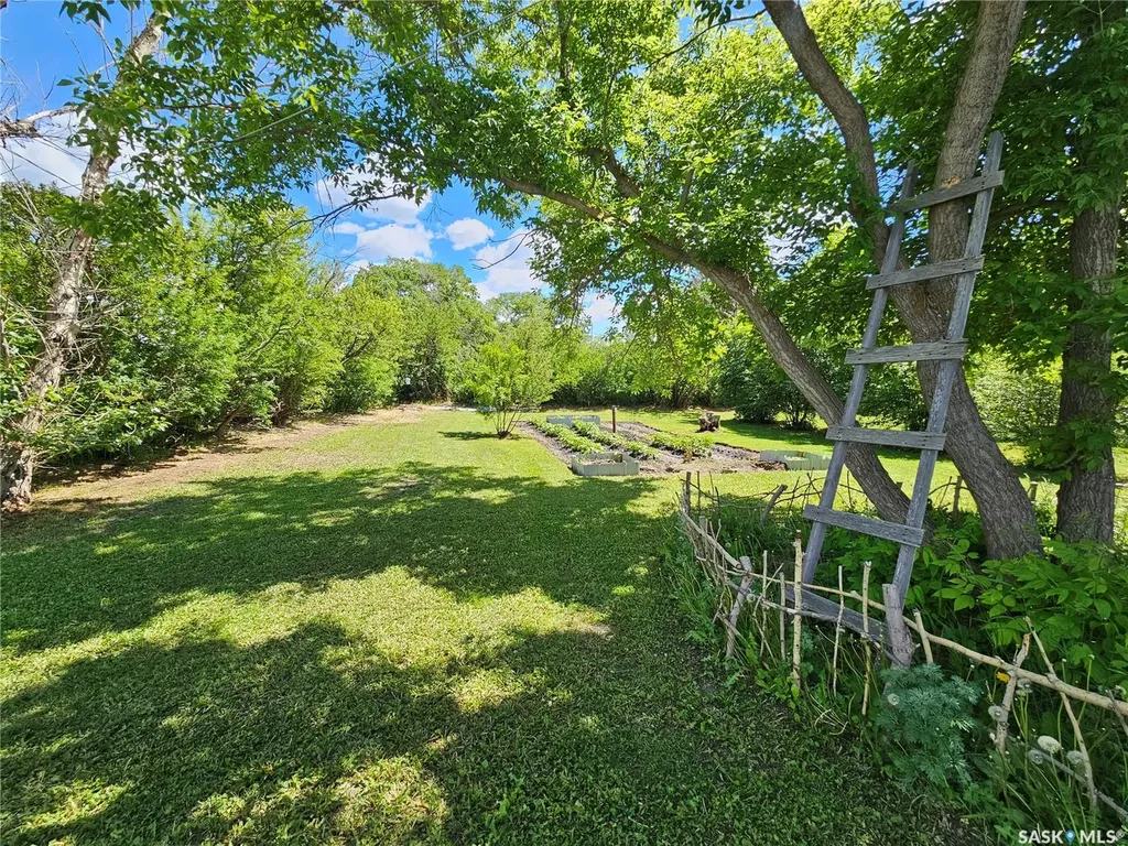 406 & 408 Mary Street Tramping Lake SK S0K 4H0