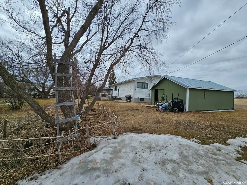406 & 408 Mary Street Tramping Lake SK S0K 4H0