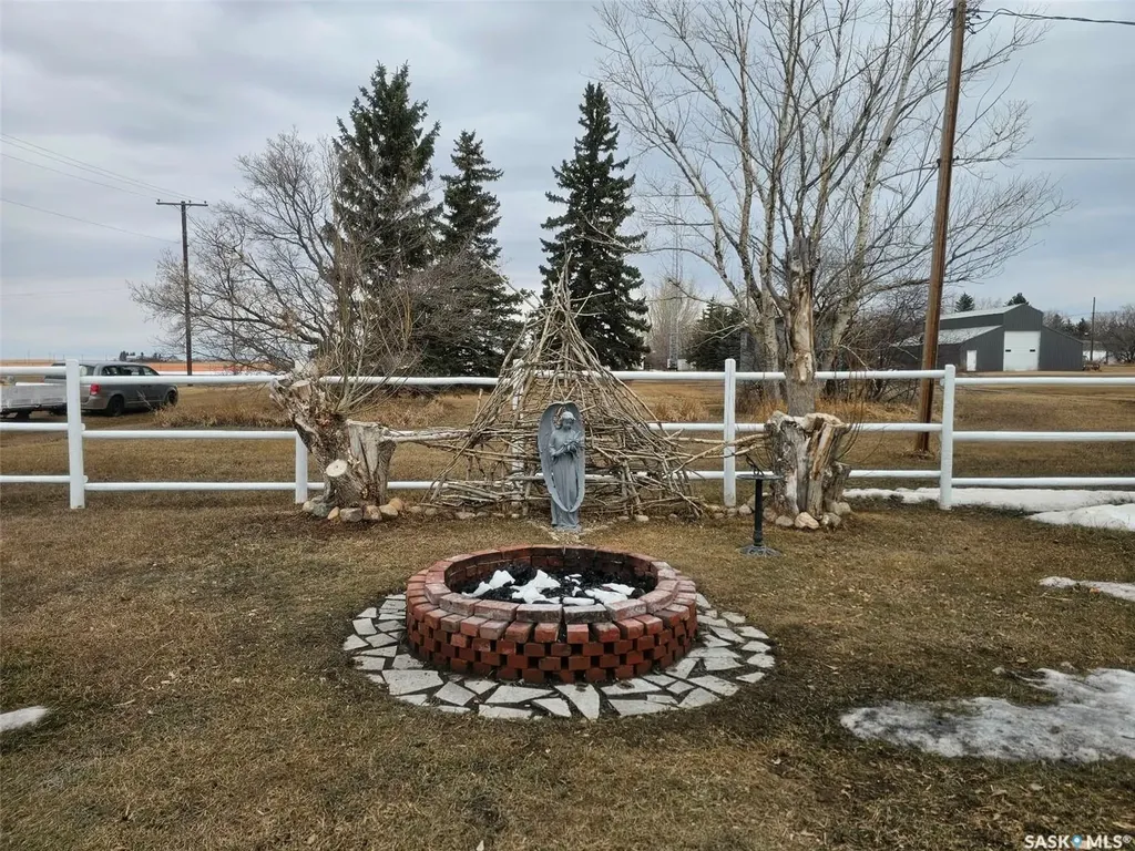 406 & 408 Mary Street Tramping Lake SK S0K 4H0