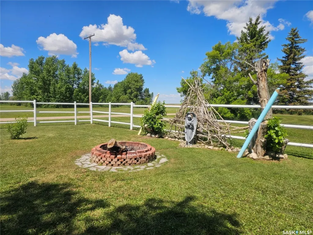 406 & 408 Mary Street Tramping Lake SK S0K 4H0