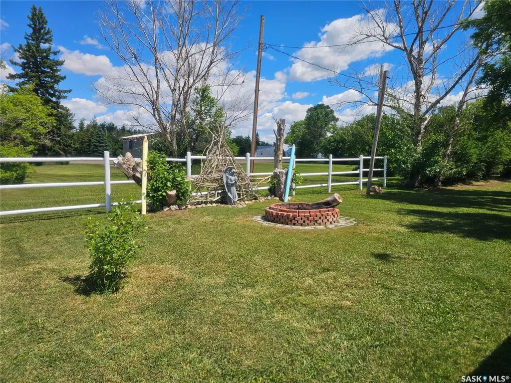 406 & 408 Mary Street Tramping Lake SK S0K 4H0