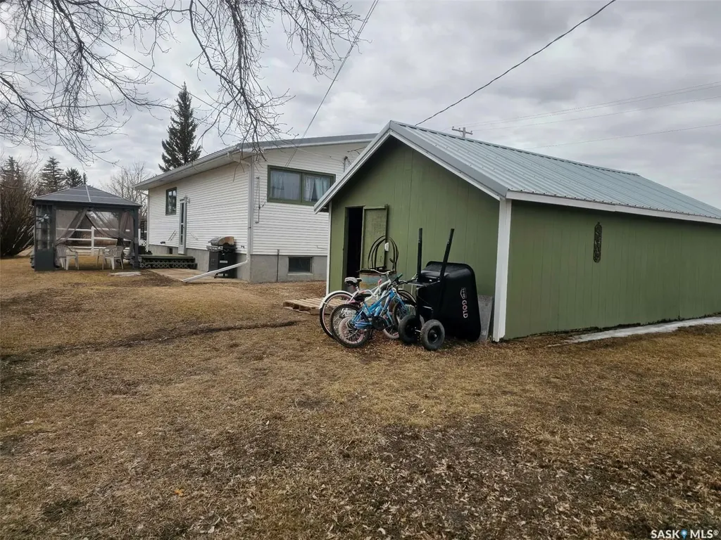 406 & 408 Mary Street Tramping Lake SK S0K 4H0