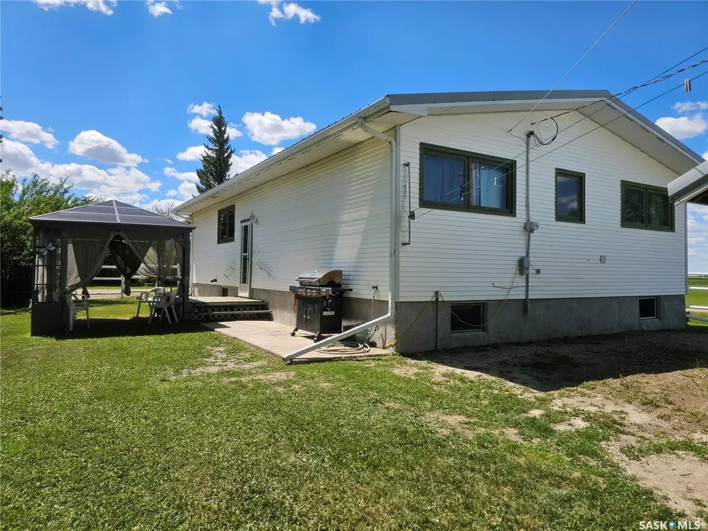 406 & 408 Mary Street Tramping Lake SK S0K 4H0