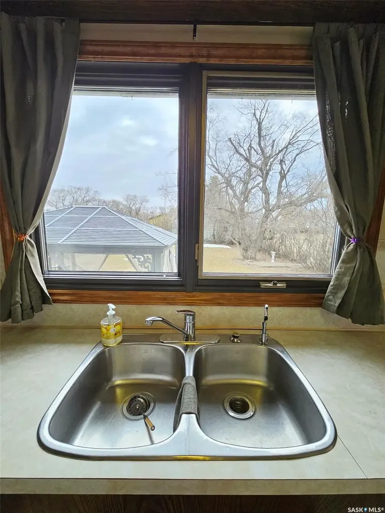 406 & 408 Mary Street Tramping Lake SK S0K 4H0