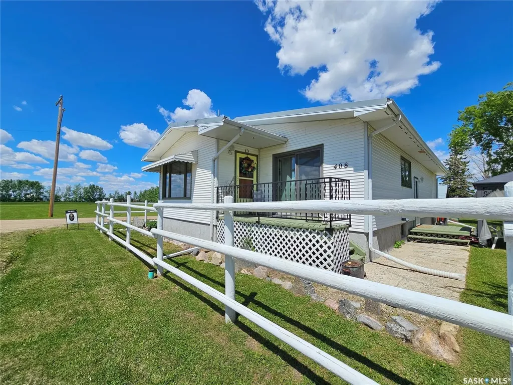 406 & 408 Mary Street Tramping Lake SK S0K 4H0