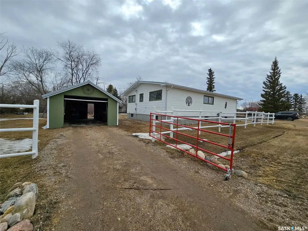 406 & 408 Mary Street Tramping Lake SK S0K 4H0