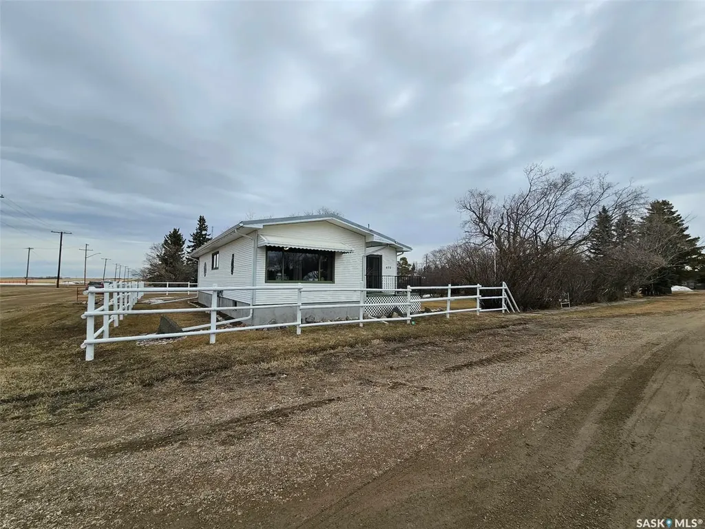406 & 408 Mary Street Tramping Lake SK S0K 4H0