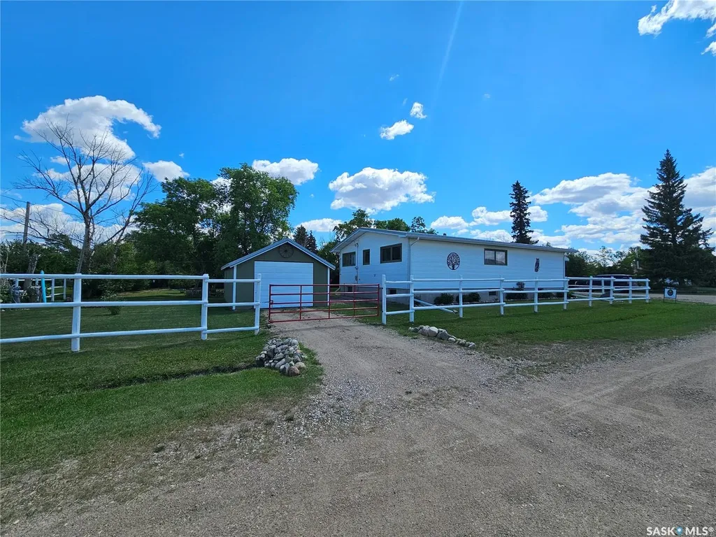 406 & 408 Mary Street Tramping Lake SK S0K 4H0