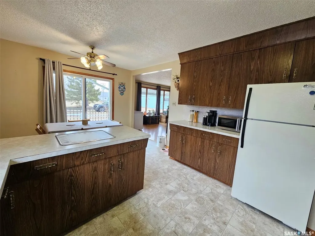 406 & 408 Mary Street Tramping Lake SK S0K 4H0