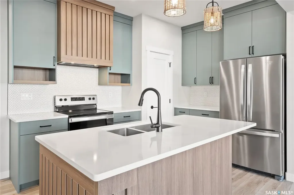 439 Kinloch Crescent Saskatoon SK S7M 5X1