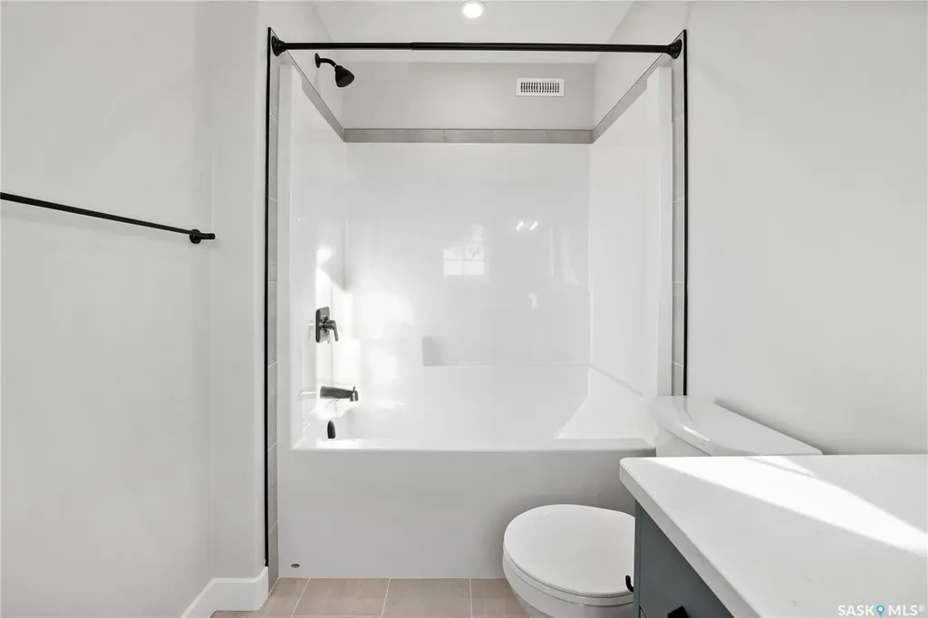 439 Kinloch Crescent Saskatoon SK S7M 5X1