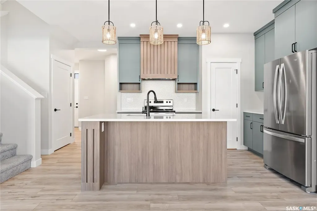 439 Kinloch Crescent Saskatoon SK S7M 5X1