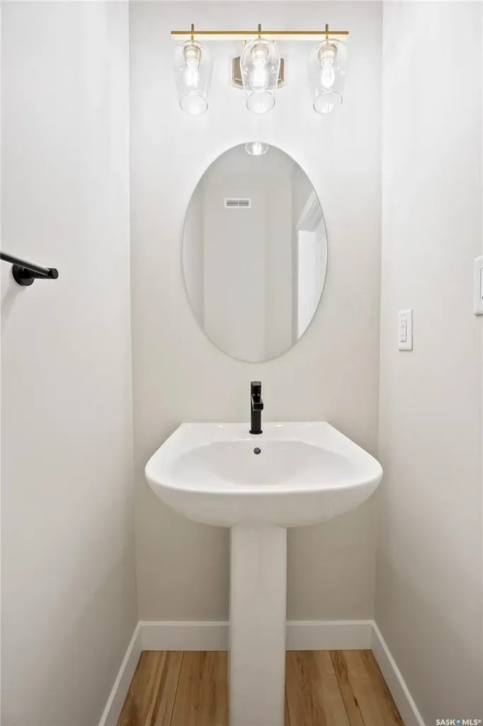 439 Kinloch Crescent Saskatoon SK S7M 5X1