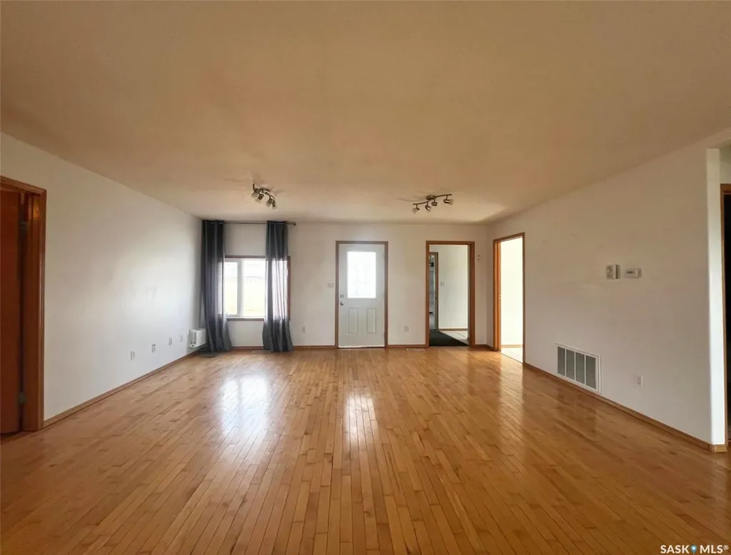 349 10th Avenue NW Swift Current SK S9H 1P1