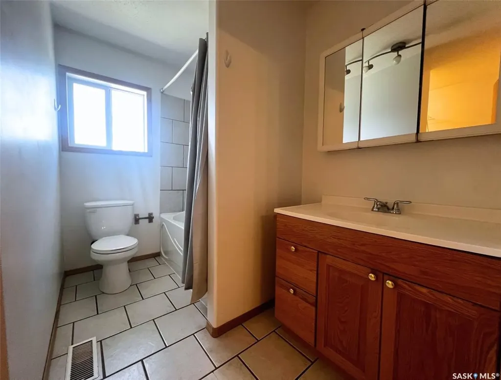 349 10th Avenue NW Swift Current SK S9H 1P1