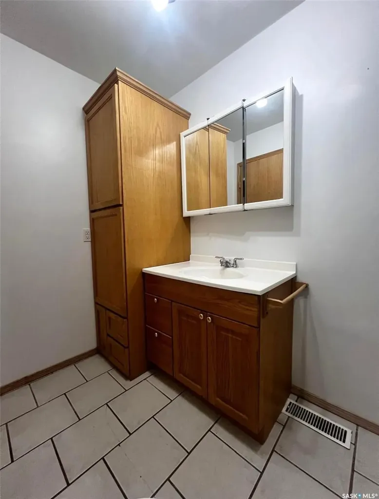 349 10th Avenue NW Swift Current SK S9H 1P1