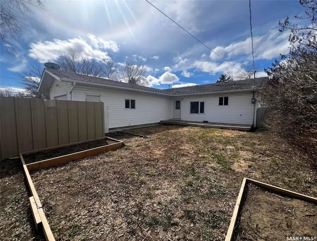 349 10th Avenue NW Swift Current SK S9H 1P1
