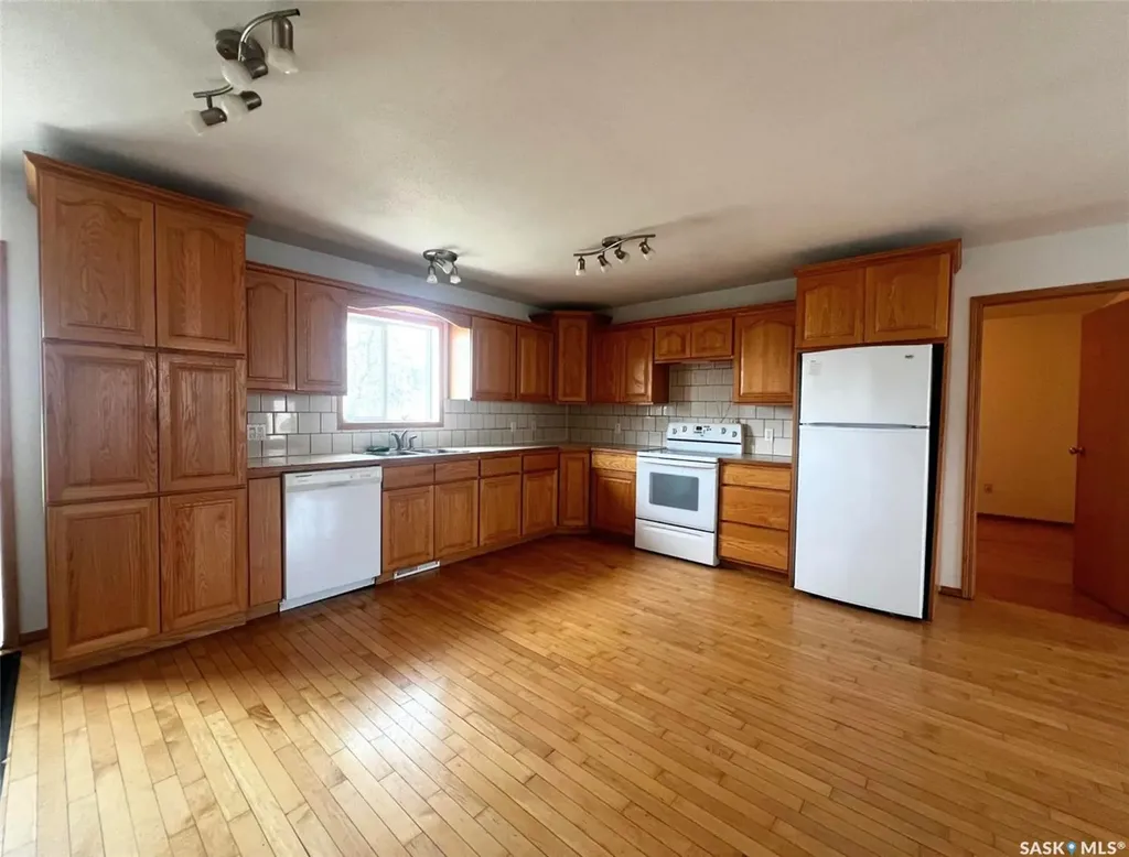 349 10th Avenue NW Swift Current SK S9H 1P1