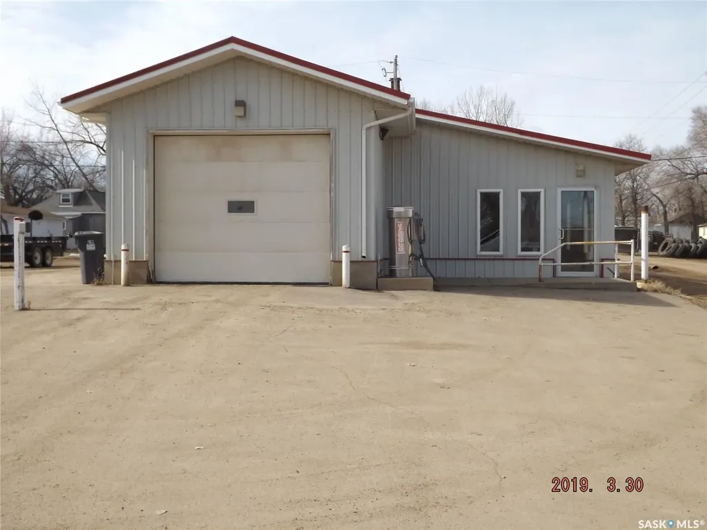 522 Mann Avenue Radville SK S0C 2G0