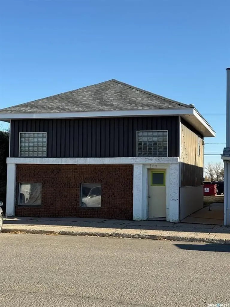109 1st Avenue Kindersley SK S0L 1S0