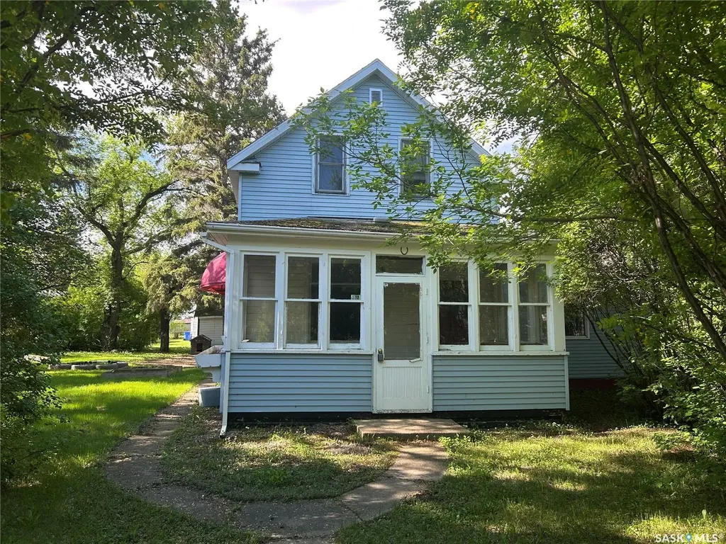327 4th Avenue E Canora SK S0A 0L0