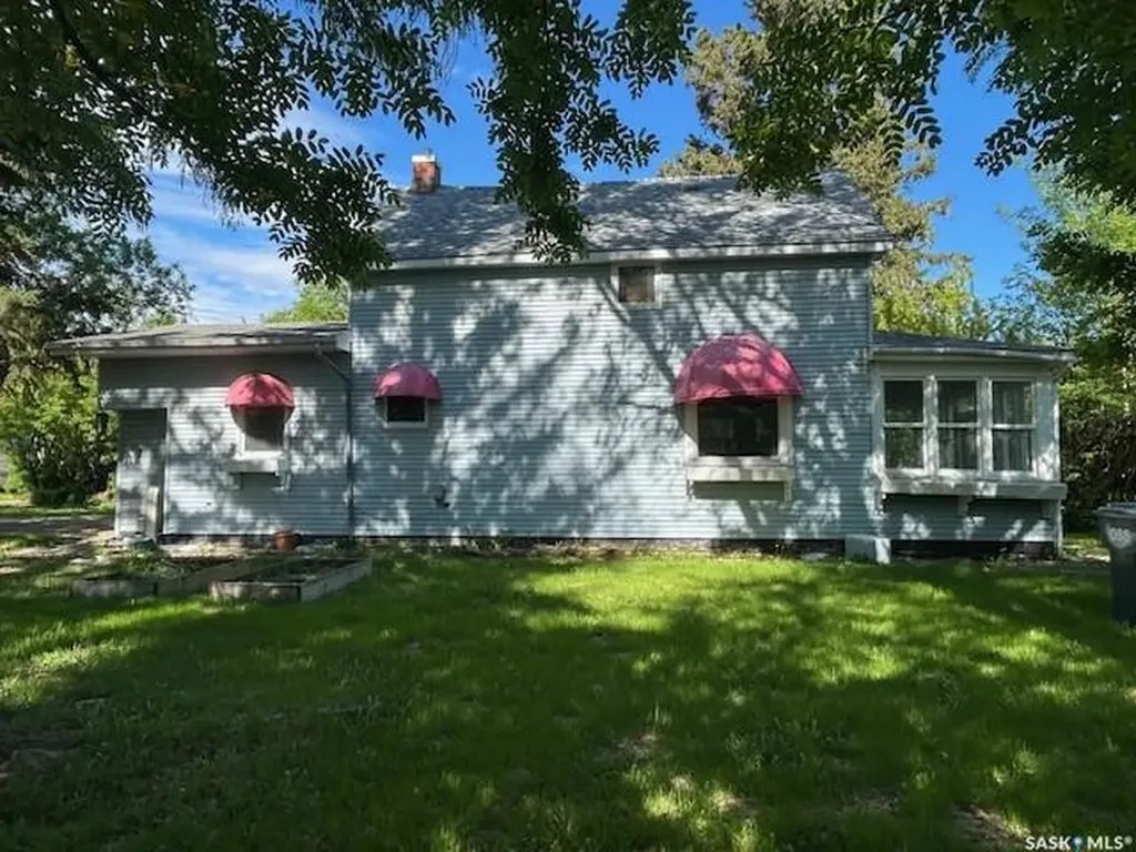 327 4th Avenue E Canora SK S0A 0L0