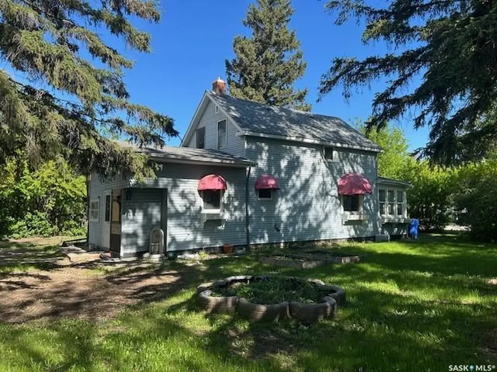 327 4th Avenue E Canora SK S0A 0L0