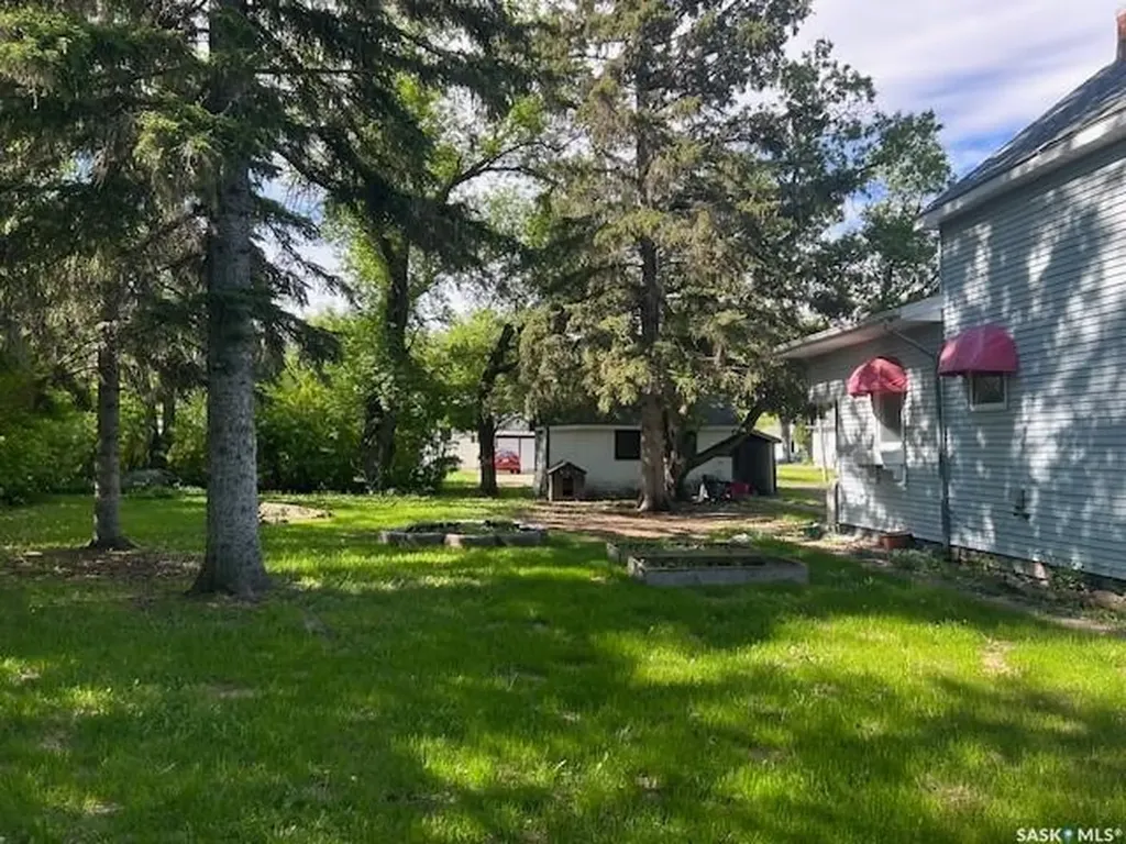 327 4th Avenue E Canora SK S0A 0L0