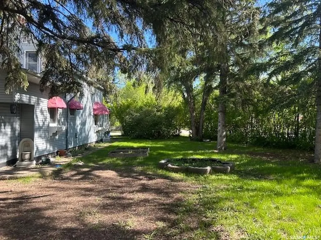 327 4th Avenue E Canora SK S0A 0L0