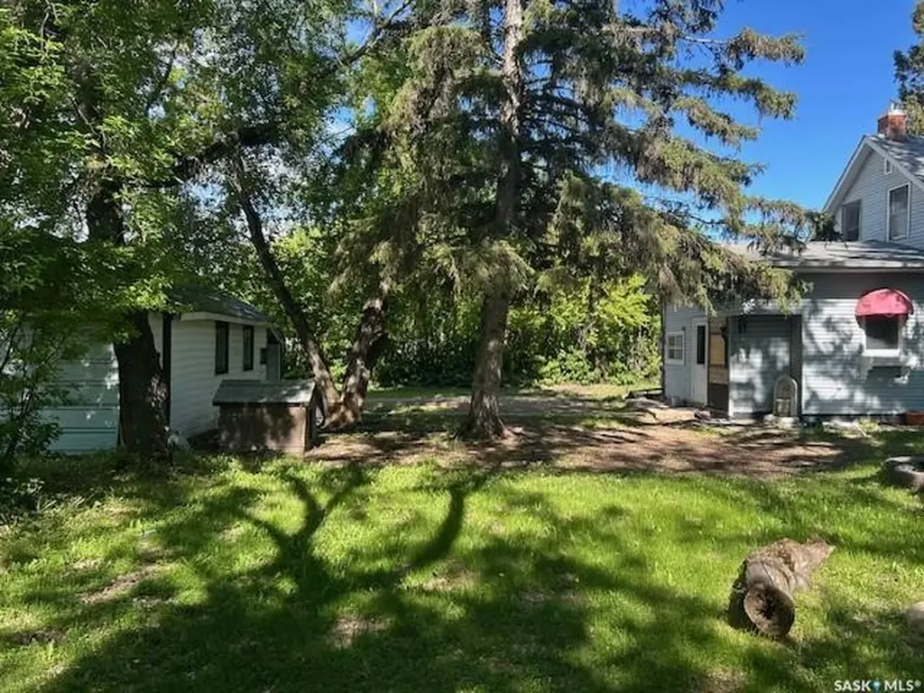 327 4th Avenue E Canora SK S0A 0L0