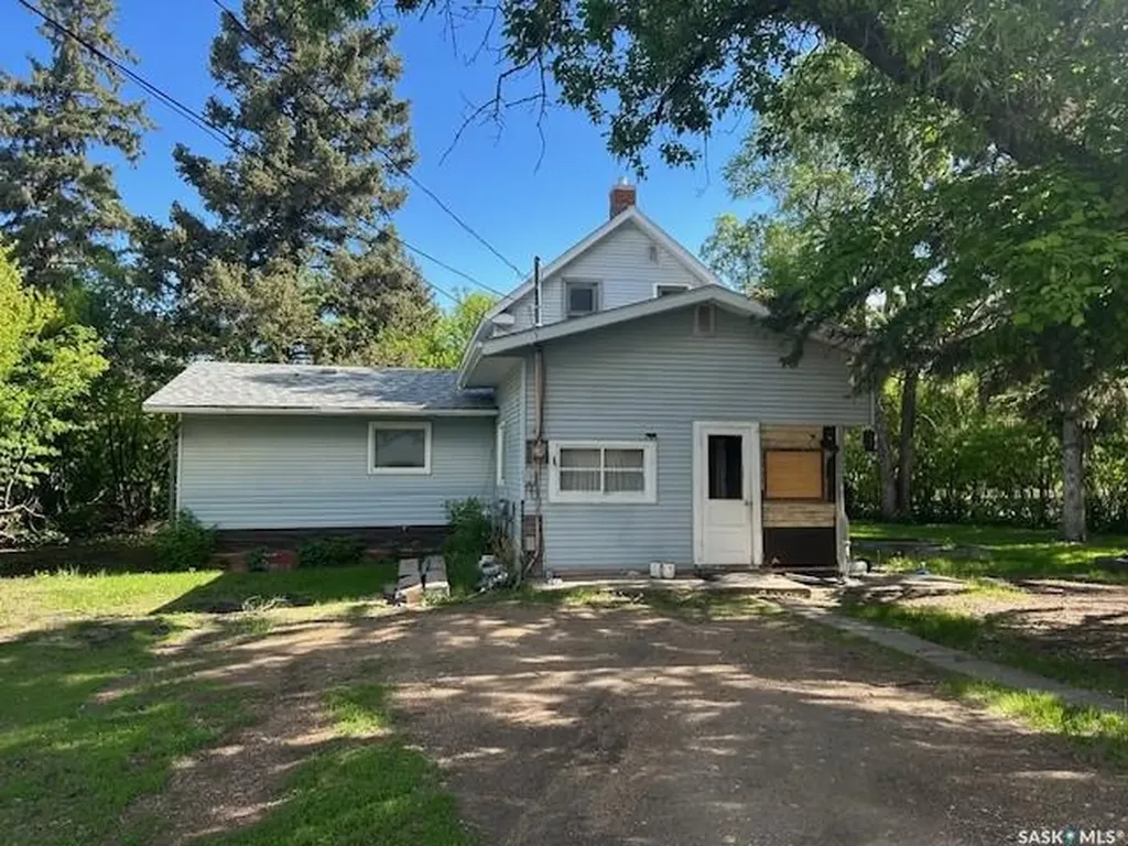 327 4th Avenue E Canora SK S0A 0L0