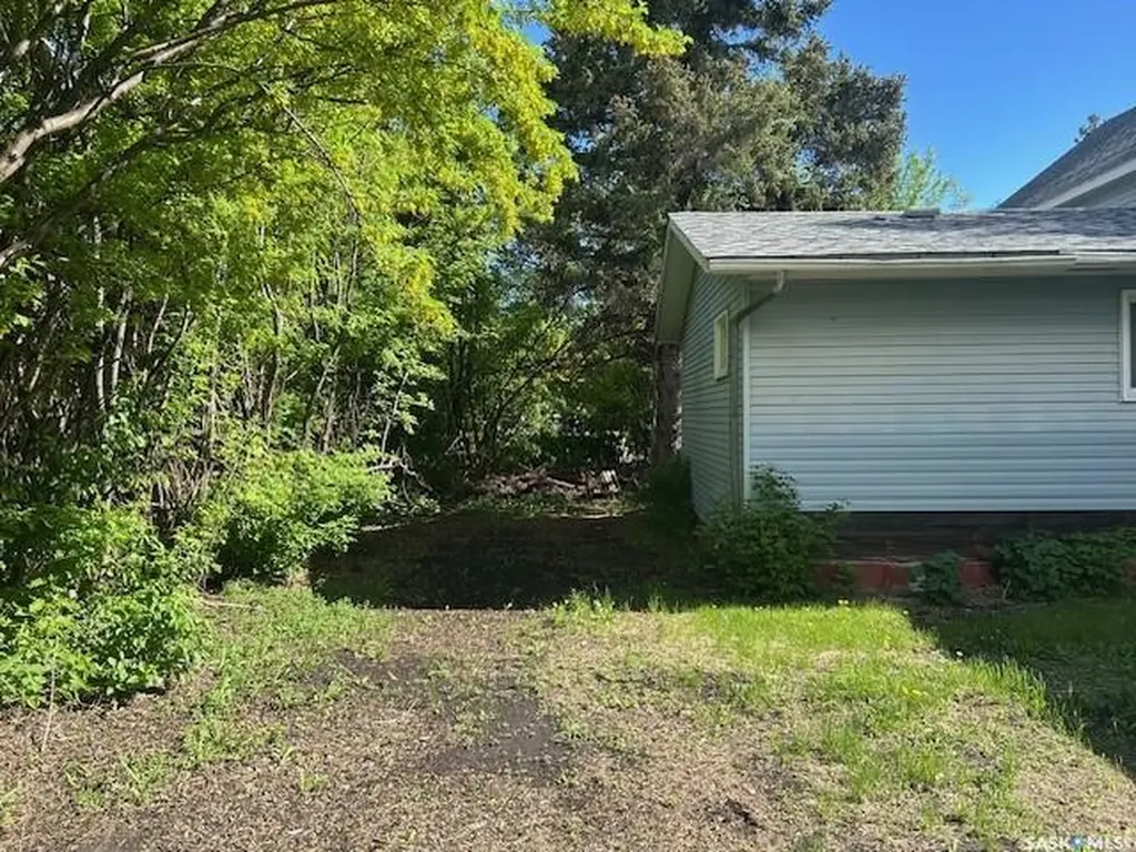 327 4th Avenue E Canora SK S0A 0L0